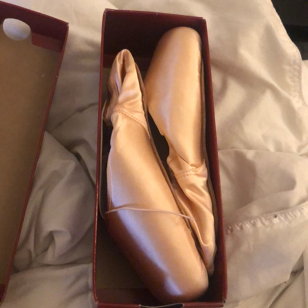 Capezio Glisse Pointe Shoes
